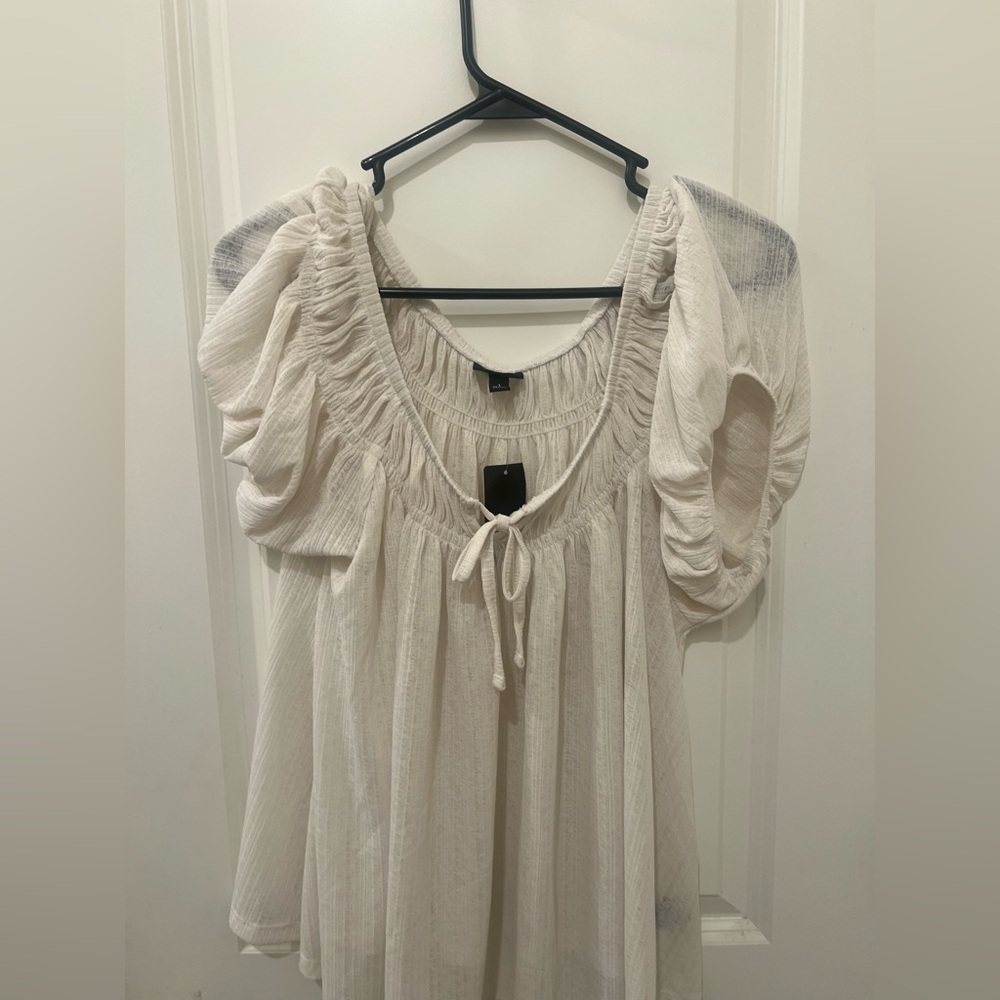 Torrid Cream Textured Blouse Plus Size 1x NWT.